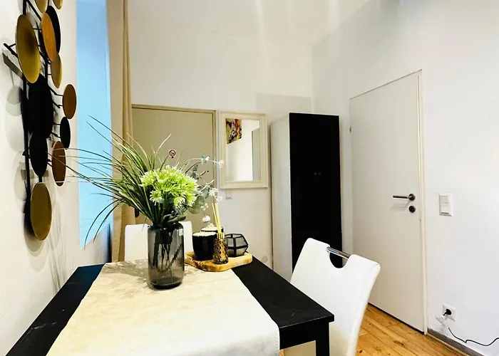 For Two Close To Historic Rathausplatz *