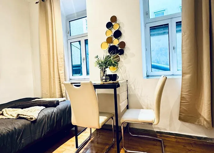 For Two Close To Historic Rathausplatz * Vienne