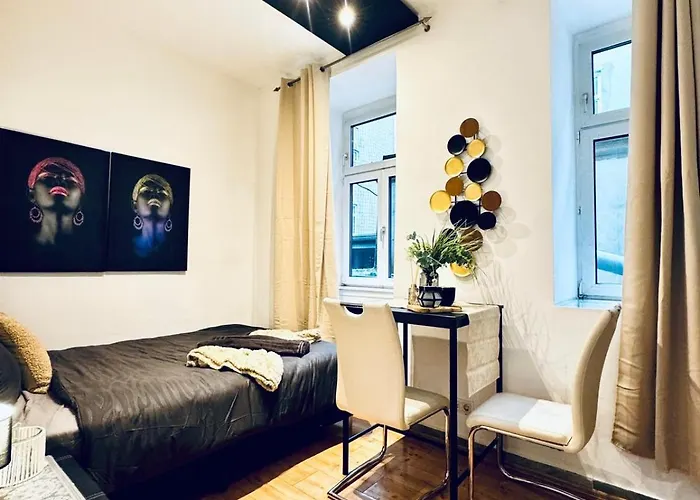 For Two Close To Historic Rathausplatz Vienne